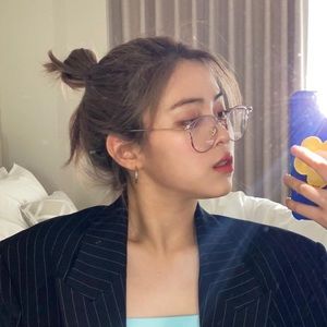 Meet your Posher, Claire